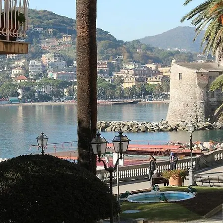 Cristina Hotel *